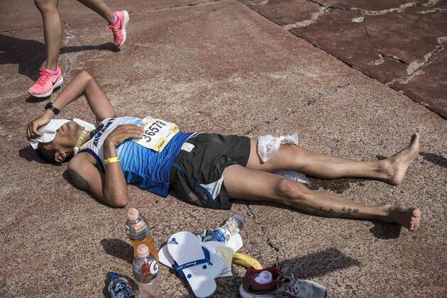 Sport Themen der Woche KW34 Sport Bilder des Tages Marathon in Mexiko Stadt August 26, 2018 - EUM20180826DEP33.JPG.CIUDAD DE MEXICO. Deporte-Maraton.- Aspectos de la edicion 36 del Maraton de la Ciudad de Mexico, que partio del Zocalo capitalino al Estadio Olimpico Universitario, el domingo 26 de agosto de 2018. Algunos participantes sufrieron los estragos de la competencia y fueron atendidos por los servicios medicos. Foto: Agencia EL UNIVERSAL Yadin Xolalpa RCC. Latin News: August 26, 2018  - ZUMAu78_ 20180826_zaf_u78_060 Copyright: xYadinxXolalpax