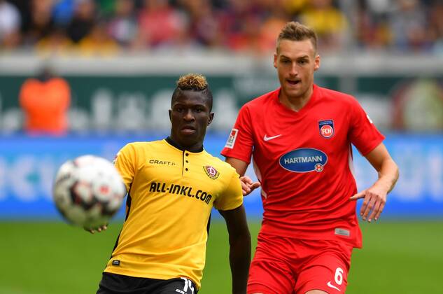 04.08.2018, Fussball, GER, Saison 2018 2019, 2. Bundesliga, 1. Spieltag, DDV-Stadion Dresden, SG Dynamo Dresden - 1. FC Heidenheim, Moussa Kone (Dresden), dahinter Patrick Mainka (Heidenheim), DFL REGULATIONS PROHIBIT ANY USE OF PHOTOGRAPHS as IMAGE SEQUENCES and or QUASI-VIDEO,