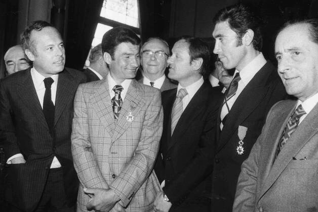 Eddy Merckx receives the Legion of Honour and Raymond Poulidor is made Knight of the Order of Leopold. (BELGA ARCHIVES)  x85221394stx