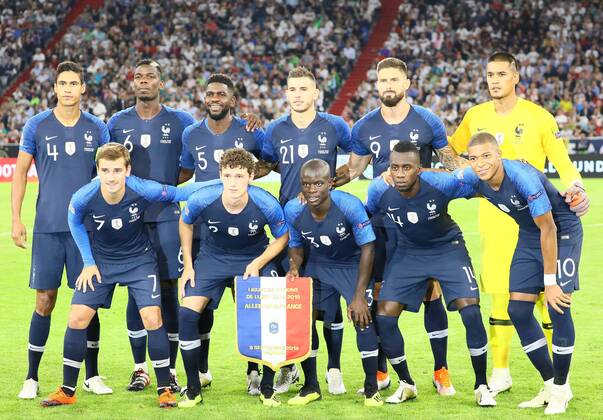 Mannschaftsfoto Frankreich: Raphael Varane (Frankreich, France), Paul Pogba (Frankreich, France), Samuel Umtiti (Frankreich, France), Lucas Hernandez (Frankreich, France), Olivier Giroud (Frankreich, France), Torwart Alphonse Areola (Frankreich, France),vorn: Antoine Griezmann (Frankreich, France), Benjamin Pavard (Frankreich, France), N Golo Kante (Frankreich, France), Blaise Matuidi (Frankreich, France), Kylian Mbappe (Frankreich, France) - 06.09.2018: Deutschland vs. Frankreich, Allianz Arena München, UEFA Nations League, 1. Spieltag