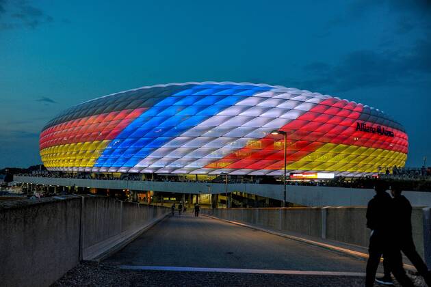 Feature, Die Allianz-Arena leuchtet heute in den Farben von Deutschland und Frankreich. Deutschland, Muenchen, 06.09.2018, Fussball, Nationalmannschaft, UEFA Nations League, 1.Spieltag: Deutschland vs Frankreich, Allianz-Arena DFL DFB REGULATIONS PROHIBIT ANY USE OF PHOTOGRAPHS AS IMAGE SEQUENCES AND OR QUASI-VIDEO.