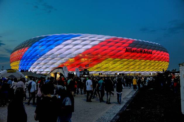 Feature, Die Allianz-Arena leuchtet heute in den Farben von Deutschland und Frankreich. Deutschland, Muenchen, 06.09.2018, Fussball, Nationalmannschaft, UEFA Nations League, 1.Spieltag: Deutschland vs Frankreich, Allianz-Arena DFL DFB REGULATIONS PROHIBIT ANY USE OF PHOTOGRAPHS AS IMAGE SEQUENCES AND OR QUASI-VIDEO.