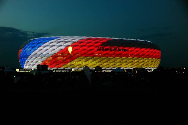 Feature, Die Allianz-Arena leuchtet heute in den Farben von Deutschland und Frankreich. Deutschland, Muenchen, 06.09.2018, Fussball, Nationalmannschaft, UEFA Nations League, 1.Spieltag: Deutschland vs Frankreich, Allianz-Arena DFL DFB REGULATIONS PROHIBIT ANY USE OF PHOTOGRAPHS AS IMAGE SEQUENCES AND OR QUASI-VIDEO.