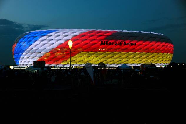 Feature, Die Allianz-Arena leuchtet heute in den Farben von Deutschland und Frankreich. Deutschland, Muenchen, 06.09.2018, Fussball, Nationalmannschaft, UEFA Nations League, 1.Spieltag: Deutschland vs Frankreich, Allianz-Arena DFL DFB REGULATIONS PROHIBIT ANY USE OF PHOTOGRAPHS AS IMAGE SEQUENCES AND OR QUASI-VIDEO.