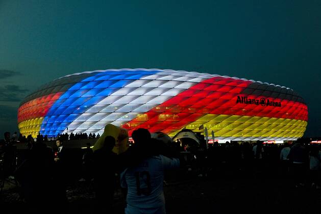 Feature, Die Allianz-Arena leuchtet heute in den Farben von Deutschland und Frankreich. Deutschland, Muenchen, 06.09.2018, Fussball, Nationalmannschaft, UEFA Nations League, 1.Spieltag: Deutschland vs Frankreich, Allianz-Arena DFL DFB REGULATIONS PROHIBIT ANY USE OF PHOTOGRAPHS AS IMAGE SEQUENCES AND OR QUASI-VIDEO.