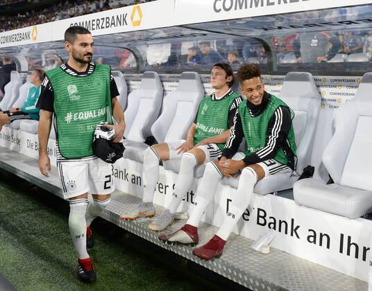 Fussball, Herren, Saison 2018 19, Nations League, Länderspiel in München, Deutschland - Frankreich (0:0), v. l. Ilkay Gündogan (Deutschland), Nico Schulz (Deutschland), Thilo Kehrer (Deutschland) auf und an der Bank, 06.09.2018, Copyright: xMatthiasxKochx