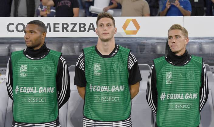 Fussball, Herren, Saison 2018 19, Nations League, Länderspiel in München, Deutschland - Frankreich (0:0), v. l. Jonathan Tah (Deutschland), Niklas Süle (Deutschland), Nils Petersen (Deutschland) bei der Hymne an der Bank, 06.09.2018, Copyright: xMatthiasxKochx