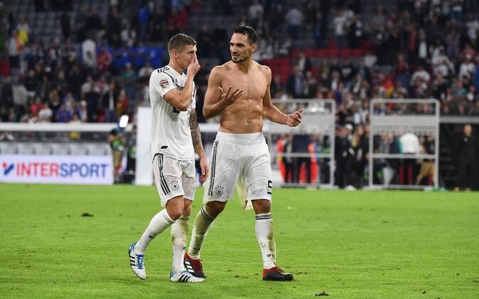 Fussball, Herren, Saison 2018 19, Nations League, Länderspiel in München, Deutschland - Frankreich (0:0), Toni Kroos (Deutschland), Mats Hummels (Deutschland) nach Abpfiff, 06.09.2018, Copyright: xMatthiasxKochx