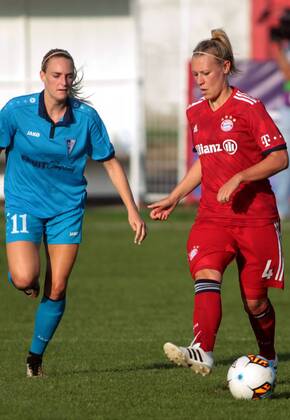 12.09.2018 Subotica(Serbia) ZFK Spartak Subotica-FC Bayern München UEFA women s football champions league round of 32 Kristin Demann(R) FC Bayern München, Angelina Hix(L) ZFK Spartak :