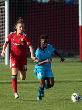 12.09.2018 Subotica(Serbia) ZFK Spartak Subotica-FC Bayern München UEFA women s football champions league round of 32 Jill Roord(L) FC Bayern München, Priscilla Okyere(R) ZFK Spartak :
