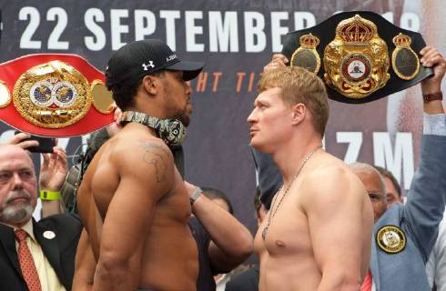 Sport Themen der Woche KW38 Sport Bilder des Tages Boxen, Joshua - Powetkin, Wiegetermin Joshua Povetkin Weigh In Anthony Joshua and Alexander Povetkin pictured during their weigh in at Business Design Centre, 52 Upper St, London ahead of their heavy weight bout at Wembley Stadium on Saturday. Content Not Available For UK Newspapers Copyright: xAlanxStanfordx FIL-12309-0014