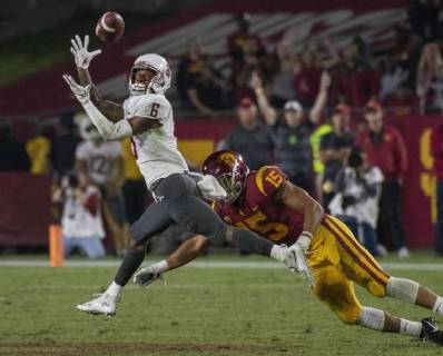 September 21, 2018 - Los Angeles, California, U.S - Washington State s wide receiver Jamire Calvin (6) pulls in a first down catch against USC s safety Talanoa Hufanga (15) during the second half against Washington State at the Los Angeles Coliseum on September 21, 2018 NCAA College League USA Footbal 2018: USC 39 : 36 Washington State - ZUMAg199 20180921_zap_g199_031 Copyright: xMichaelxGouldingx