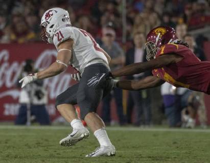 September 21, 2018 - Los Angeles, California, U.S - Washington State s running back Max Borghi (21) escapes the grasp of USC s safety Marvell Tell III (7) during the first half against Washington State at the Los Angeles Coliseum on September 21, 2018 NCAA College League USA Footbal 2018: USC : Washington State - ZUMAg199 20180921_zap_g199_016 Copyright: xMichaelxGouldingx