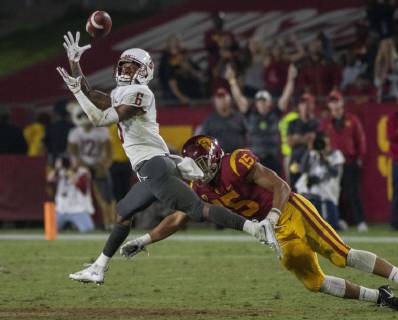 September 21, 2018 - Los Angeles, California, U.S - Washington State s wide receiver JAMIRE CALVIN (6) pulls in a first down catch against USC s safety TALANOA HUFANGA (15) during the second half against Washington State at the Los Angeles Coliseum. NCAA College League USA Football 2018: USC 39:36 Washington State - ZUMAg199 20180921_zap_g199_031 Copyright: xMichaelxGouldingx