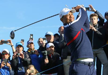 Tiger Woods participates in a practice session at Le Golf National in Guyancourt near Paris on September 25, 2018.  PAR20180925028 DAVIDxSILPA