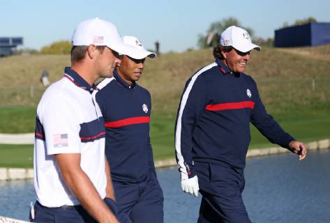 Bryson DeChambeau (L), Tiger Woods (C) and Phil Mickelson participate in a practice session at Le Golf National in Guyancourt near Paris on September 25, 2018.  PAR20180925020 DAVIDxSILPA