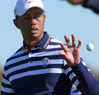 Tiger Woods catches a golf ball during a Ryder Cup 2018 practice session at Le Golf National in Guyancourt near Paris on September 26, 2018. The three-day tournament features Team USA versus Team Europe and starts Friday, September 28th.  PAR20180926037 DAVIDxSILPA