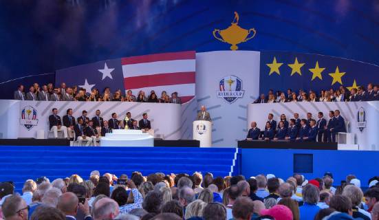 Golf, Ryder Cup, Eröffnungsfeier Equipe Europe - Thomas Bjorn ( entraineur europe ) - David Ginola ( presentateur ) - Equipe Etats Unis - Jim Furyk ( entraineur Etats Unis ) GOLF : Cup Ryder 2018 - St Quentin en Yvelines - 27 09 2018 FedericoPestellini Panoramic 