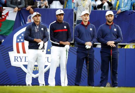 English golfer Justin Rose (2R), Spanish Jon Rahm (R) and US Brooks Koepka (L) and Tony Finau (2L) are seen before the 1st hole during the Ryder Cup 2018 at The Golf National in Guyancourt, near Paris, France, 28 September 2018. The Ryder Cup 2018 runs from 25 to 30 September. Ryder Cup 2018 !ACHTUNG: NUR REDAKTIONELLE NUTZUNG!  Copyright: xLUISxTEJIDOx GRAF4606 20180928-636737245188564556