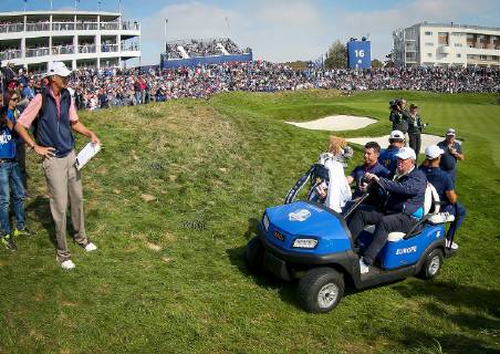 2018 Ryder Cup Day 1, Albatros Course, Le Golf National, Saint-Quentin-en-Yvelines, Paris 28 9 2018 Rory McIlroy leaves the 16th hole after losing his match Rory McIlroy leaves the 16th hole after losing his match 28 9 2018  Copyright: x©INPHO OisinxKeniryx MT2_8575