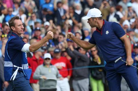 Paul Casey fist bumps his caddy after making a shot on day one of the Ryder Cup at Le Golf National in Guyancourt near Paris on September 28, 2018. Team USA leads Team Europe 3-1 after completion of the opening four-balls.  PAR20180928108 DAVIDxSILPA