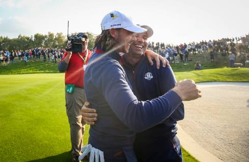 2018 Ryder Cup Day 1, Albatros Course, Le Golf National, Saint-Quentin-en-Yvelines, Paris 28 9 2018 Tommy Fleetwood celebrates with Sergio Garcia after winning on the 14th green Tommy Fleetwood celebrates with Sergio Garcia after winning on the 14th green 28 9 2018  Copyright: x©INPHO OisinxKeniryx MT2_8912