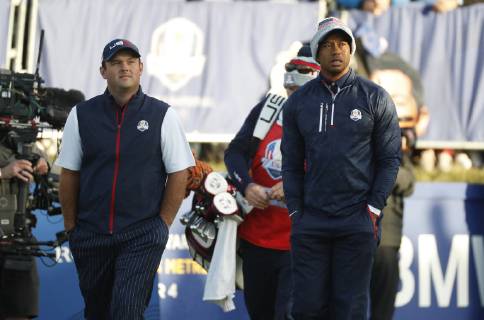 US golfer Tiger Wood (R) and US Patrick Reed (L) are seen before their first shot at Tee 1 during the fourball competition on the second day of the Ryder Cup 2018 at The Golf National in Guyancourt, near Paris, France, 29 September 2018. The Ryder Cup 2018 runs from 25 to 30 September. Ryder Cup 2018 !ACHTUNG: NUR REDAKTIONELLE NUTZUNG!  Copyright: xLUISxTEJIDOx GRAF5584 20180929-636738143756970413