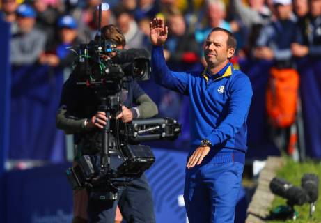 2018 Ryder Cup, Albatros Course, Le Golf National, Saint-Quentin-en-Yvelines, Paris 30 9 2018 Sergio Garcia dances at the 1st tee box Sergio Garcia dances at the 1st tee box 30 9 2018 Copyright: x©INPHO OisinxKeniryx OSH_2390