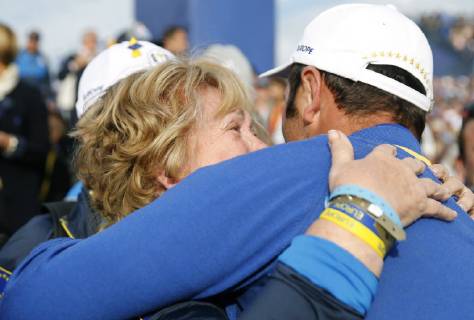 Jon Rahm (R) of Spain celebrates with his grandmother after Europe Team win on the final day of the Ryder Cup 2018 at The Golf National in Guyancourt, near Paris, France, 30 September 2018. Ryder Cup 2018 - Europe vs USA !ACHTUNG: NUR REDAKTIONELLE NUTZUNG!  Copyright: xLuisxTejidox GRAF6879 20180930-636739283583350925