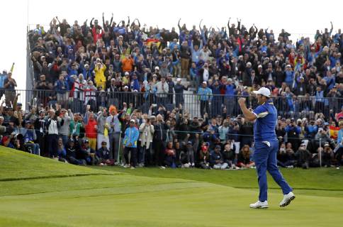 Jon Rahm of Spain celebrates his victory on the final day of the Ryder Cup 2018 at The Golf National in Guyancourt, near Paris, France, 30 September 2018. Ryder Cup 2018 - Europe vs USA !ACHTUNG: NUR REDAKTIONELLE NUTZUNG!  Copyright: xLuisxTejidox GRAF6867 20180930-636739289309457930