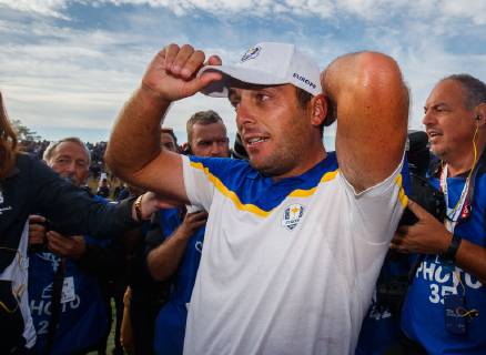 2018 Ryder Cup, Albatros Course, Le Golf National, Saint-Quentin-en-Yvelines, Paris 30 9 2018 Francesco Molinari celebrates after defeating Phil Mickelson on the 16th to win the Ryder Cup Francesco Molinari celebrates after defeating Phil Mickelson on the 16th to win the Ryder Cup 30 9 2018 Copyright: x©INPHO OisinxKeniryx OSH_3483