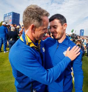 2018 Ryder Cup, Albatros Course, Le Golf National, Saint-Quentin-en-Yvelines, Paris 30 9 2018 Luke Donald and Rory McIlroy celebrate winning the Ryder Cup Luke Donald and Rory McIlroy celebrate winning the Ryder Cup 30 9 2018 Copyright: x©INPHO OisinxKeniryx OSH_3620