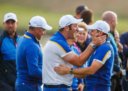 2018 Ryder Cup, Albatros Course, Le Golf National, Saint-Quentin-en-Yvelines, Paris 30 9 2018 Jon Rahm and Sergio Garcia celebrates winning the Ryder Cup Jon Rahm and Sergio Garcia celebrates winning the Ryder Cup 30 9 2018 Copyright: x©INPHO OisinxKeniryx OSH_4468
