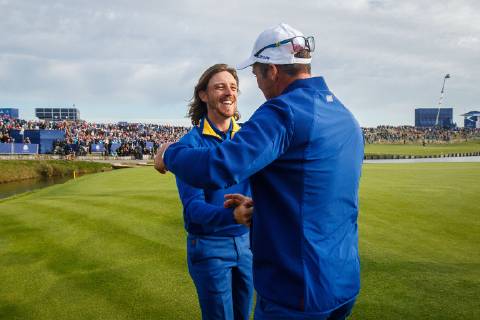 2018 Ryder Cup, Albatros Course, Le Golf National, Saint-Quentin-en-Yvelines, Paris 30 9 2018 Tommy Fleetwood celebrates winning the Ryder Cup with Paul Casey on the 18th green Tommy Fleetwood celebrates winning the Ryder Cup with Paul Casey on the 18th green 30 9 2018 Copyright: x©INPHO OisinxKeniryx OSH_3723