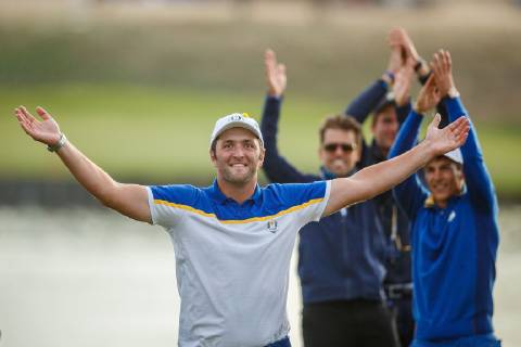 2018 Ryder Cup, Albatros Course, Le Golf National, Saint-Quentin-en-Yvelines, Paris 30 9 2018 John Rahm celebrates on the 18th green John Rahm celebrates on the 18th green 30 9 2018 Copyright: x©INPHO OisinxKeniryx OSH_4433