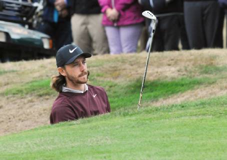 Golf - 2018 Sky Sports British Masters - Thursday, First Round Tommy Fleetwood of England chips out of a bunker, at Walton Heath Golf Club. COLORSPORT ANDREW COWIE