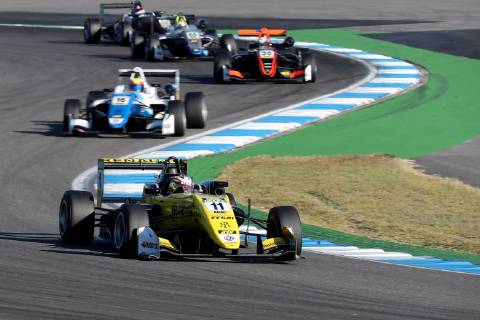 Sacha Fenestraz (FRA) (Carlin - Dallara F317-Volkswagen) bei der FIA Formel 3 Europameisterschaft im Rahmen der DTM auf dem Hockenheimring. Copyright Thomas Pakusch