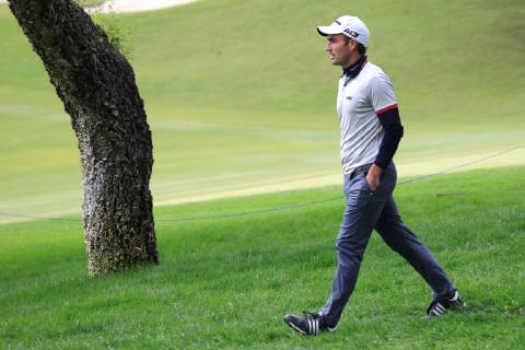 Italian golfer Edoardo Molinari walks in the 12th hole during the second round of the Andalucia Valderrama Master golf tournament at Valderrama golf course in Cadiz, Andalusia, Spain, 19 October 2018. Andalucia Valderrama Masters golf tournament !ACHTUNG: NUR REDAKTIONELLE NUTZUNG!  Copyright: xA.CARRASCOxRAGELx GRAF9496 20181019-636755782656735669