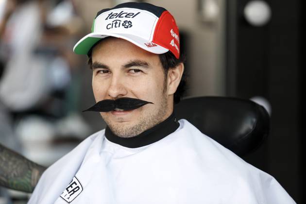 Sport Themen der Woche KW43 Sport Bilder des Tages Motorsports: FIA Formula One World Championship WM Weltmeisterschaft 2018, Grand Prix of Mexico, 11 Sergio Perez (MEX, Racing Point Force India F1 Team) seen in a Barbershop Mexico-City Mexico