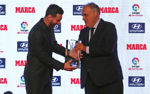 November 12, 2018 - Barcelona, Catalonia, Spain - President of La Liga, Javier Tebas (R), gives Barcelona s Argentinian forward Lionel Messi the Alfredo Di Stefano trophy for the 2017-18 best player of the Spanish Liga, during the presentation of the Football Marca Awards in Barcelona on November 12, 2018. Leo Messi Receives The Trophy For The Best Player 2017-18  - ZUMAn230 20181112_zaa_n230_258 Copyright: xJoanxVallsx