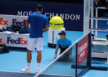 Sport Themen der Woche KW46 Sport Bilder des Tages 17th November 2018, O2 Arena, London, England; Nitto ATP Tennis Herren Tennis Finals; Roger Federer (SWI) asking the ball boy why he dropped the ball during a point the semi-final match in his game versus Alexander Zverev (GER)  ActionPlus12080648 JohnxPatrickxFletcher