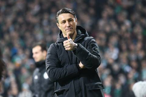 Sport Bilder des Tages 01.12.2018, xmhx, Fussball 1.Bundesliga, SV Werder Bremen - FC Bayern Muenchen emspor, v.l. Niko Kovac (Trainer FC Bayern Muenchen) Daumen nach oben, Jubel, Freude (DFL DFB REGULATIONS PROHIBIT ANY USE OF PHOTOGRAPHS as IMAGE SEQUENCES and or QUASI-VIDEO) Bremen