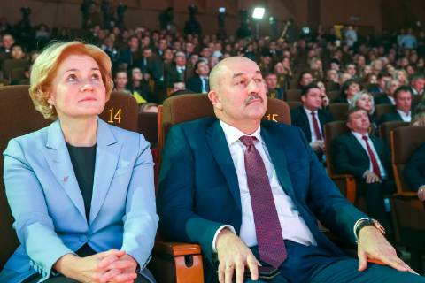 MOSCOW, RUSSIA â€“ DECEMBER 4, 2018: Russia s Deputy Prime Minister Olga Golodets (L) and Russian national football team head coach Stanislav Cherchesov at a ceremony to present the 2018 Russian national prize at the office of the Ministry of Sport of Russia. Vladimir Gerdo TASS  TS099CDA