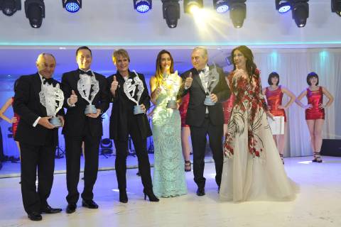 Osvaldo Ardiles (Argentine Champion du Monde de Football) - Freddie Spencer (Etats Unis 3 fois Champion du Monde de MotoGP) - Jutta Kleinschmidt (Allemagne seule femme vainqueur du Paris-Dakar) - Bianca Senna (Niece de Ayrton Senna) - Docteur Claudio Costa (Italie createur de la Clinique Mobile dans le monde de la Moto GP et medecin qui a sauve la vie de nombreux champions) - Lorena Baricalla CELEBRITES : Monaco World Sports Legends Award - Monaco - 08 12 2018 NorbertScanella Panoramic 