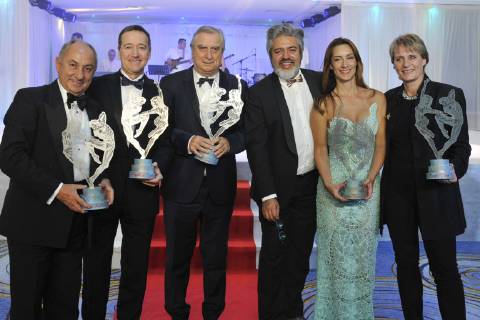 Osvaldo Ardiles (Argentine Champion du Monde de Football) - Freddie Spencer (Etats Unis 3 fois Champion du Monde de MotoGP) - Docteur Claudio Costa (Italie createur de la Clinique Mobile dans le monde de la Moto GP et medecin qui a sauve la vie de nombreux champions) - Marcos Marin (artiste) - Bianca Senna (Niece de Ayrton Senna) - Jutta Kleinschmidt (Allemagne seule femme vainqueur du Paris-Dakar) CELEBRITES : Monaco World Sports Legends Award - Monaco - 08 12 2018 NorbertScanella Panoramic 