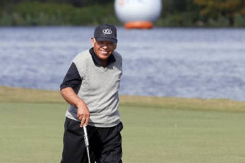 ORLANDO, FL - DECEMBER 13: Lee Trevino reacts to the gallery on the 18th green during the Pro-Am of the 2018 PNC Father Son Challenge on December 13, 2018 at the The Ritz-Carlton Golf Club in Orlando, Florida. (Photo by Cliff Welch Icon Sportswire) GOLF: DEC 13 Champions Tour - PNC Father Son Challenge Icon121318125 EDITORIAL USE ONLY