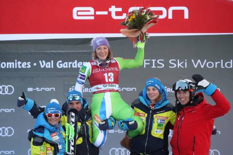 ALPINE SKIING - FIS WC Val Gardena VAL GARDENA,ITALY,18.DEC.18 - ALPINE SKIING - FIS World Cup, downhill, ladies, award ceremony. Image shows Ilka Stuhec (SLO) with her coaching team. Keywords: Stoeckli. GEPAxpictures xChristianxWalgram