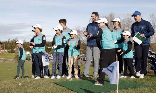 Spanish golfers Jon Rahm (C) applauds during a charity event held at Circuito Meaztegi Golf in Ortuella, Bizkaia, Spain, 22 December 2018. Circuito Meaztegi Golf !ACHTUNG: NUR REDAKTIONELLE NUTZUNG!  Copyright: xLUISxTEJIDOx GRAF1544 20181222-636811006305084969