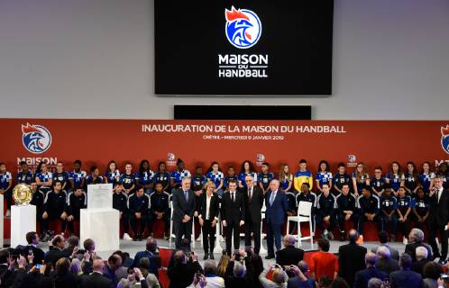 Emmanuel Macron ( president de la Republique ) a l inauguration de la Maison du Handball - Laurent Cathala ( maire de Creteil ) - Joel Delplanque ( president FFHB ) - Valerie Pecresse ( presidente de la region ile de france ) NEWS : Emmanuel Macron a l inauguration de la Maison du Handball - Creteil - 09 01 2019 FedericoPestellini Panoramic