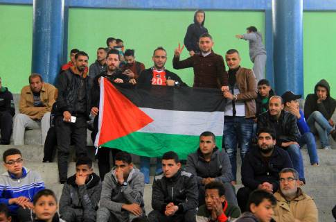 January 11, 2019 - Rafah, Gaza Strip, Palestinian Territory - Palestinian fans watch the 2019 AFC Asian Cup Group B football match between Palestine and Australia, in Rafah in the souhtern Gaza Strip on January 11, 2019. The match ended in 3-0 to Australia Middle East News - January 11, 2019 - ZUMAap3_ 88356688st Copyright: xAlixHamadx